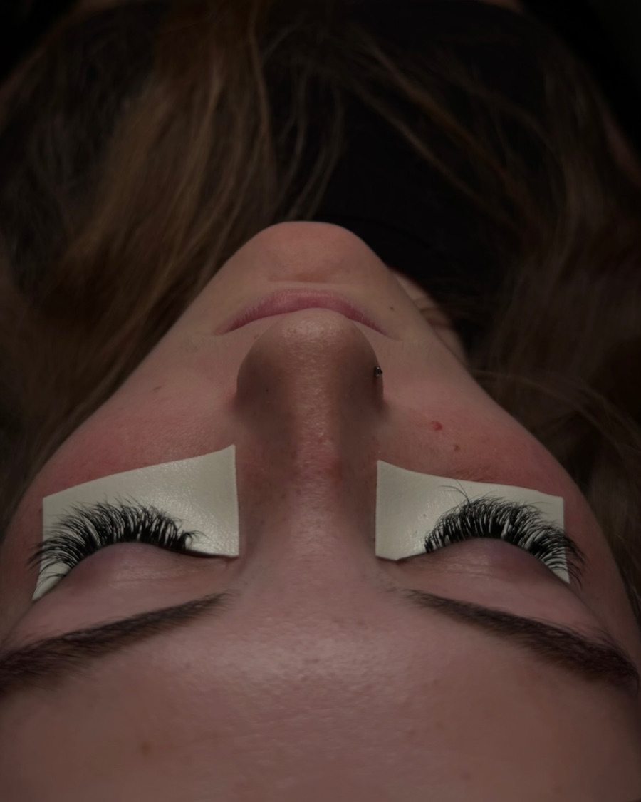 Client lash set at 3 weeks retention