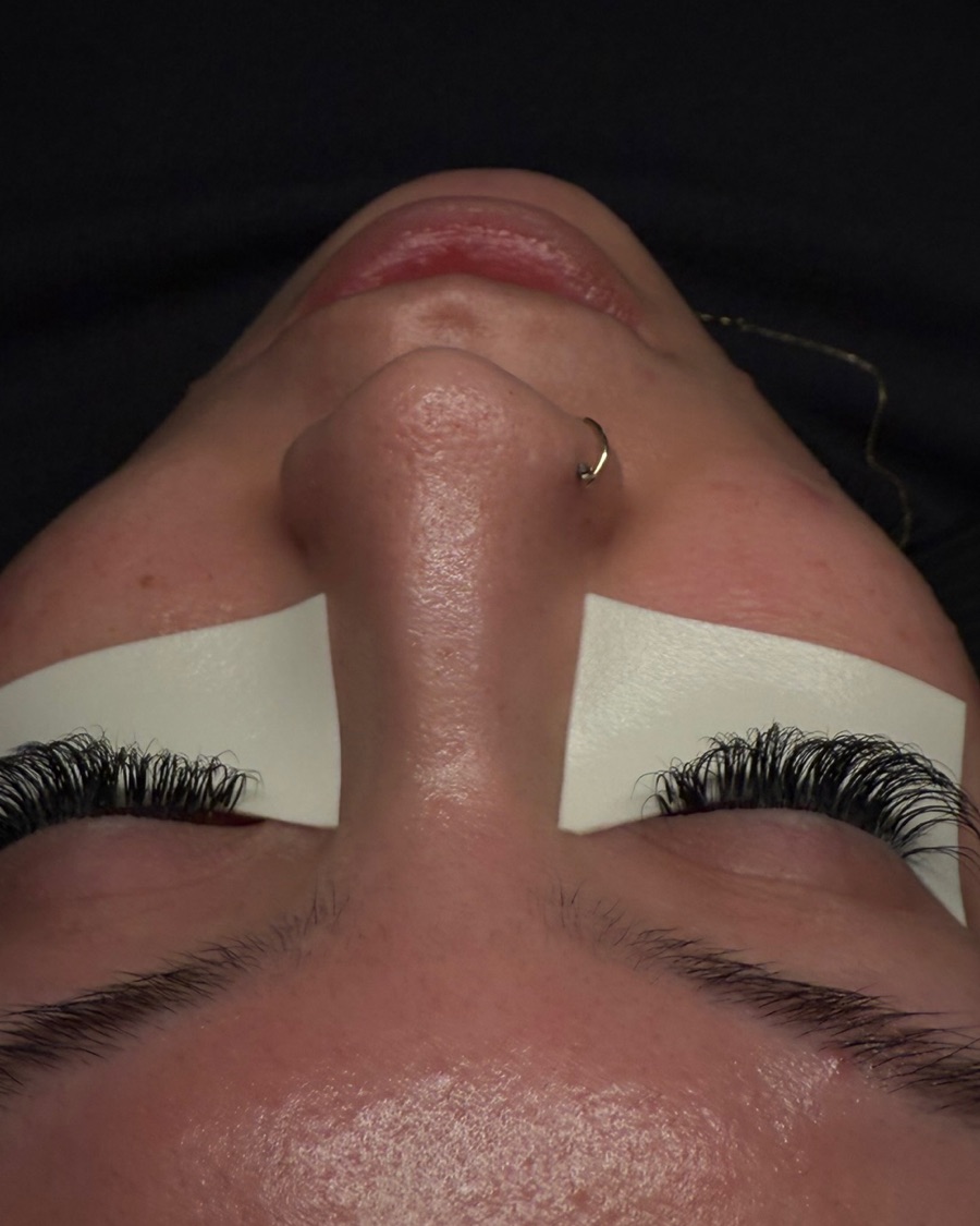 Client lash set at 2 weeks retention