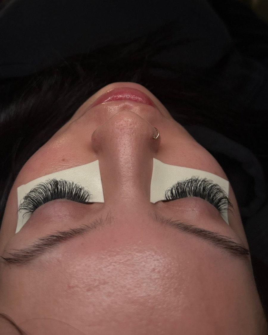 Client lash set at 2 weeks retention